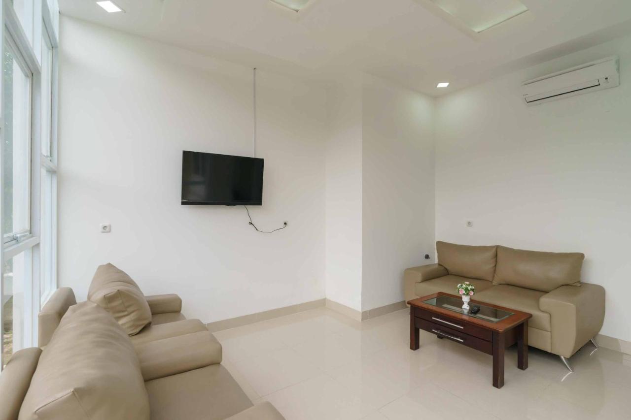 Reddoorz Plus Near Eka Hospital Bsd 5 Dadap Exteriör bild
